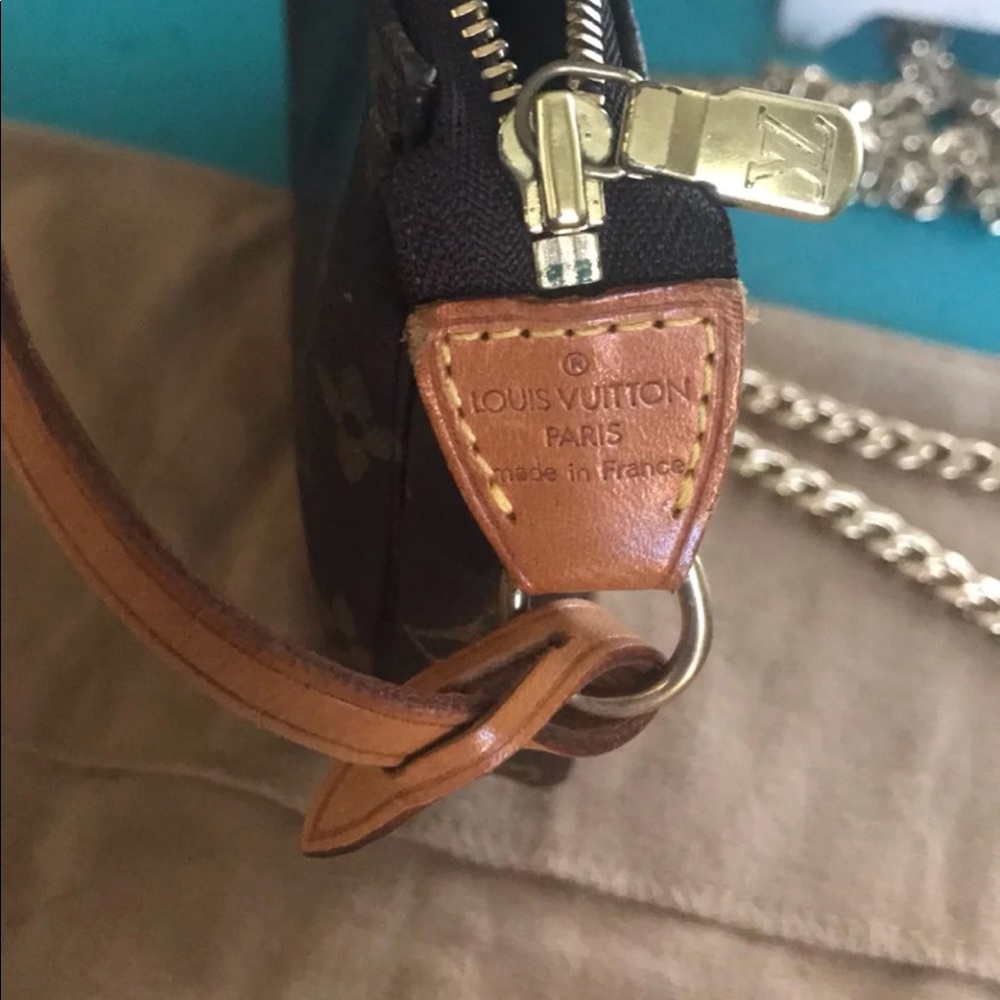 LV Damier Pouchette